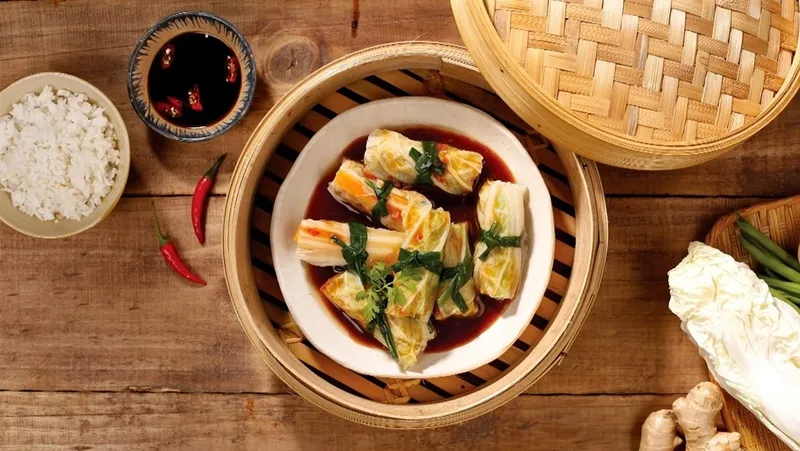 Bắp cải cuộn tôm thịt, món ăn truyền thống bổ dưỡng và đẹp mắt cho bữa cơm gia đình