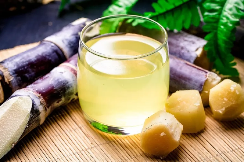 Mẹ bầu nên chọn nước mía tươi ngon để đảm bảo dưỡng chất
