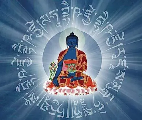 Tượng Dược Sư Lưu Ly Quang Phật với ánh sáng từ bi chiếu rọi
