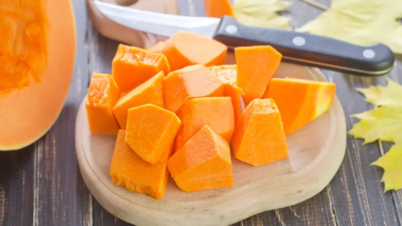 Bí đỏ là thực phẩm giàu beta-carotene, tốt cho mắt và miễn dịch