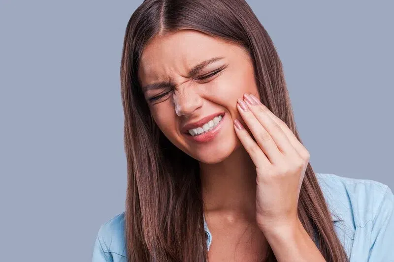 Cây nhọ nồi có thể giúp giảm đau răng và các vấn đề răng miệng