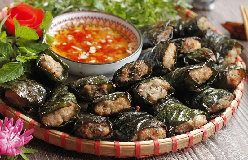 Món chả lá xương sông rất quen thuôc với nhiều bà nội trợ