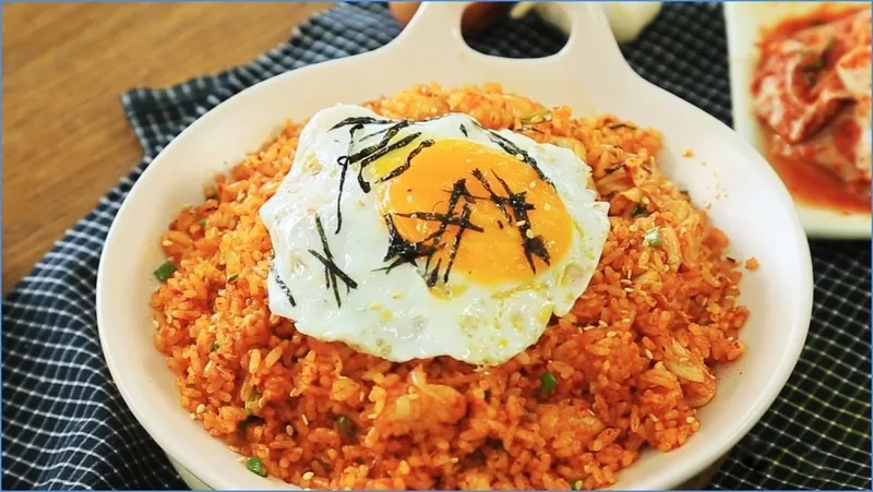 Món cơm chiên trứng vàng ươm, thơm ngon hấp dẫn