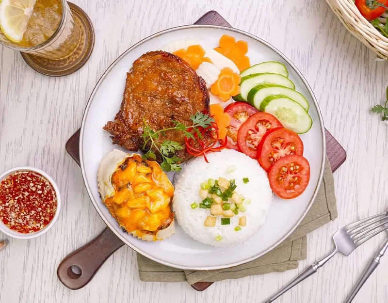 Cơm tấm là món ăn được nhiều người yêu thích bởi hương vị thơm ngon