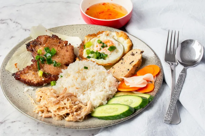 Cơm tấm bao nhiêu calo còn phụ thuộc vào số lượng các món ăn kèm
