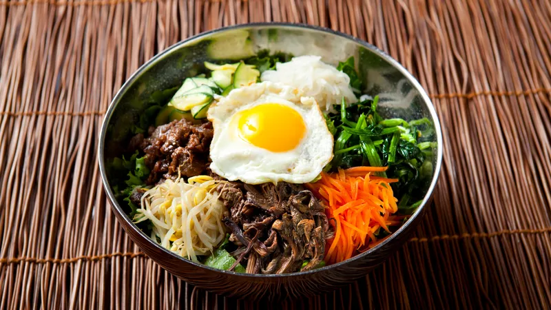 Rau củ là phần quan trọng giúp bibimbap trở nên cân bằng và giàu dinh dưỡng