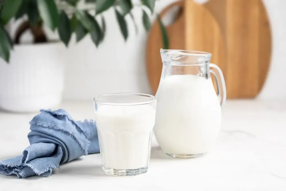 Ly sữa và củ dền đỏ, minh họa cho sự kết hợp cần tránh