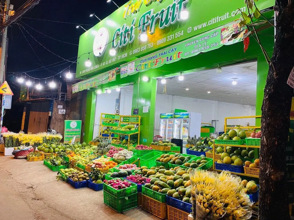 Cửa hàng trái cây tươi sạch với nhiều loại nông sản