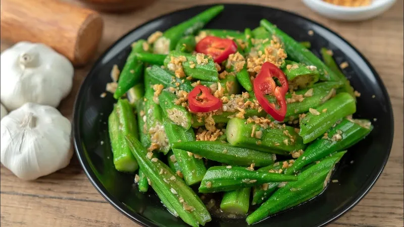 Đĩa đậu bắp xào tỏi thơm lừng, món ăn dân dã đầy dinh dưỡng