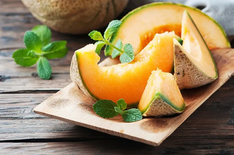 Bạn yên tâm ăn dưa lưới khi đã được giải đáp dưa lưới bao nhiêu calo nhé!