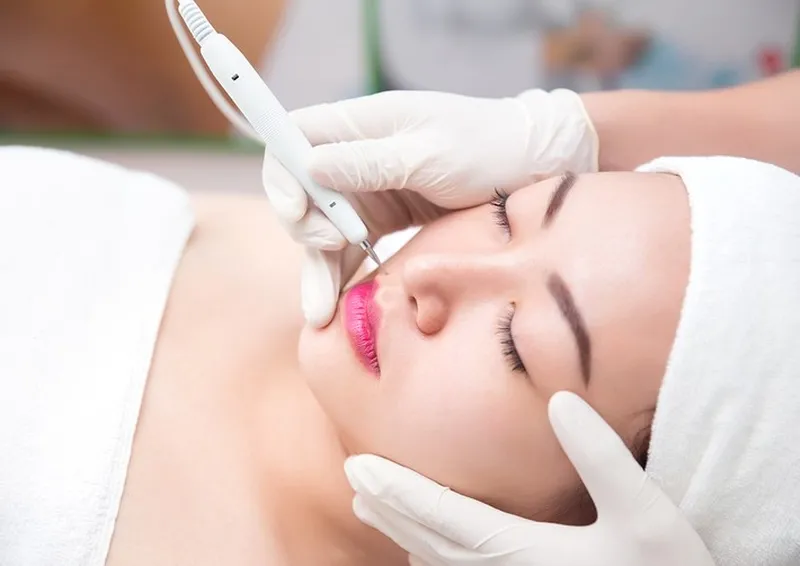 Nguy cơ để lại sẹo sau tẩy nốt ruồi và độ sâu ảnh hưởng
