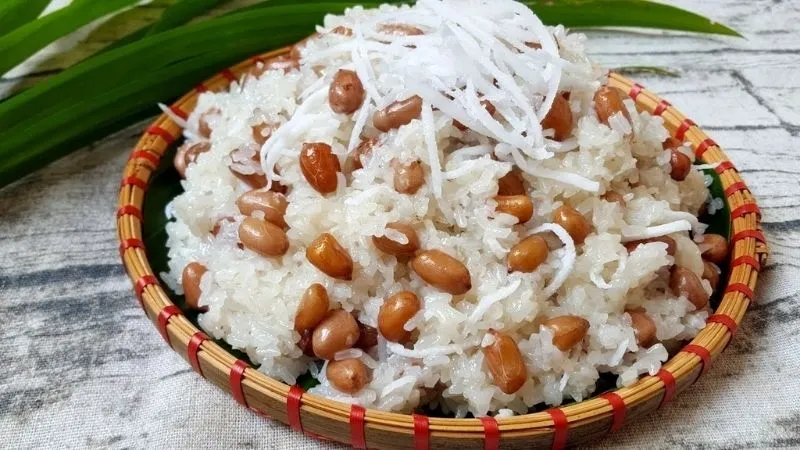 Từng hạt xôi lạc béo ngậy trộn đều