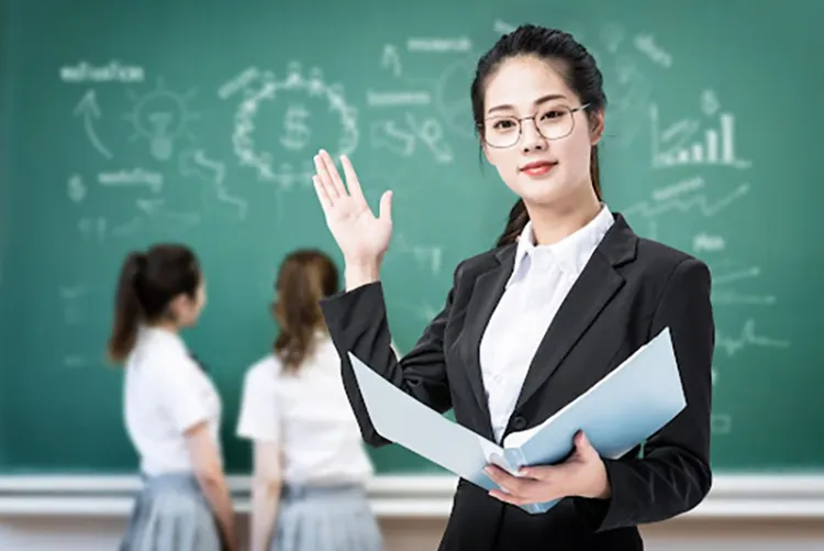 Hình ảnh một người đang suy tư, thể hiện sự sâu sắc của người sinh đầu giờ Tuất