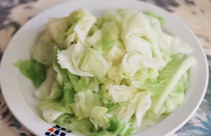 Món bắp cải luộc đơn giản, dân dã nhưng hiệu quả trong việc hỗ trợ giảm cân và giữ dáng