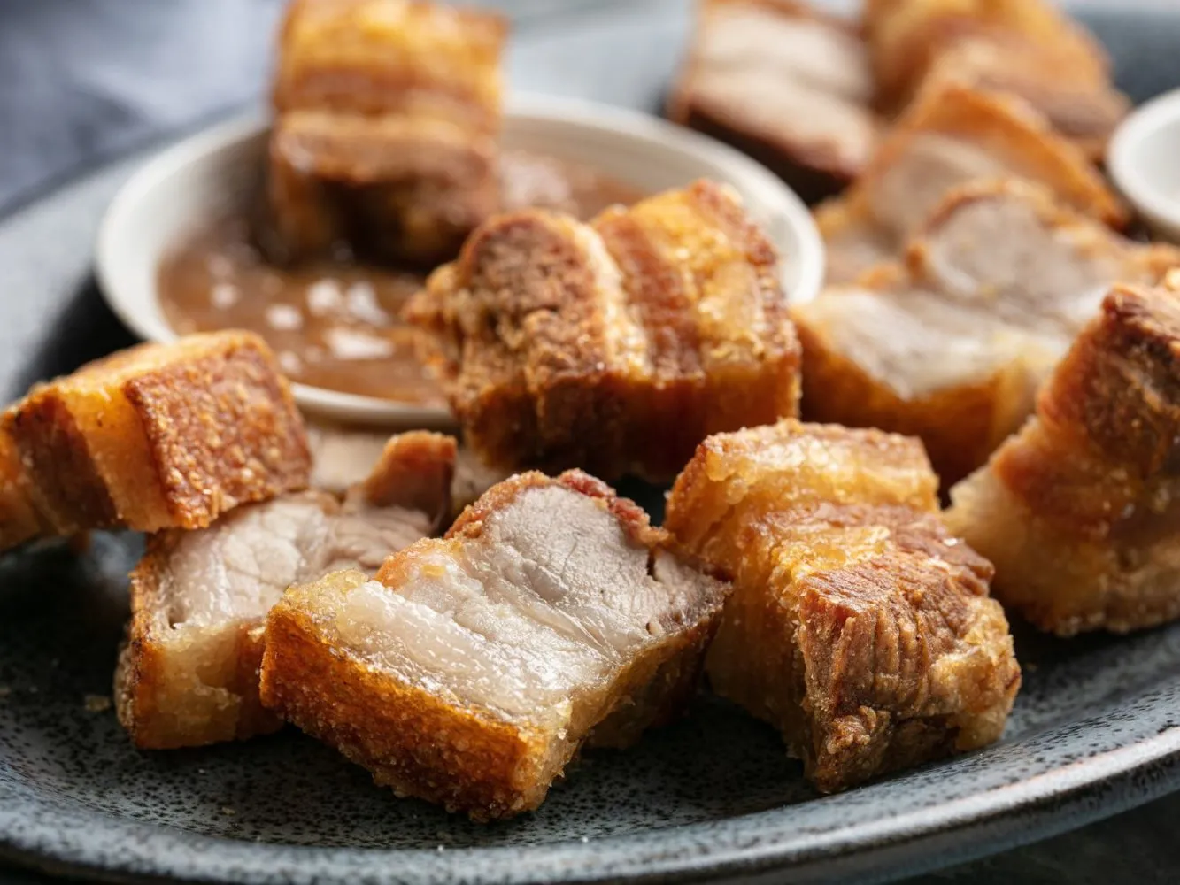 So sánh calo thịt heo quay và chiên