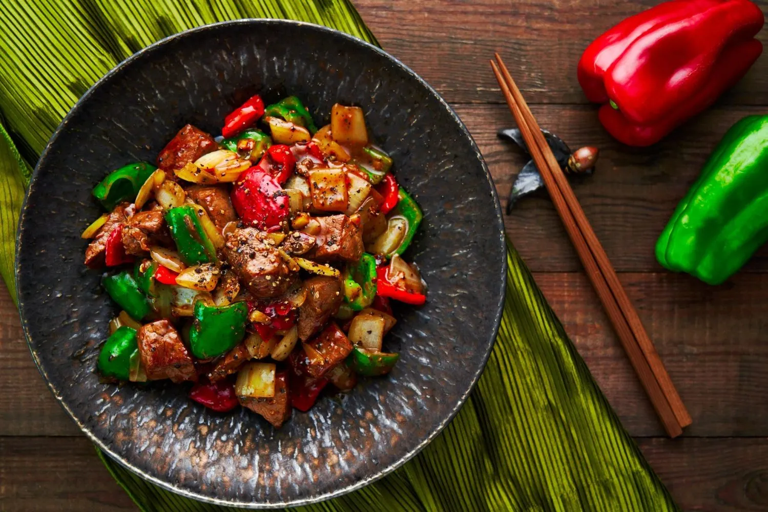 Thịt bò xào ớt chuông đậm đà hương vị và màu sắc