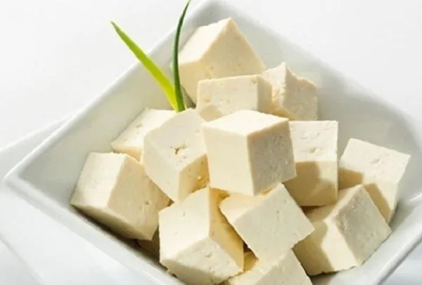 Đậu phụ và hành lá có thể tạo ra canxi oxalat gây hại cho cơ thể