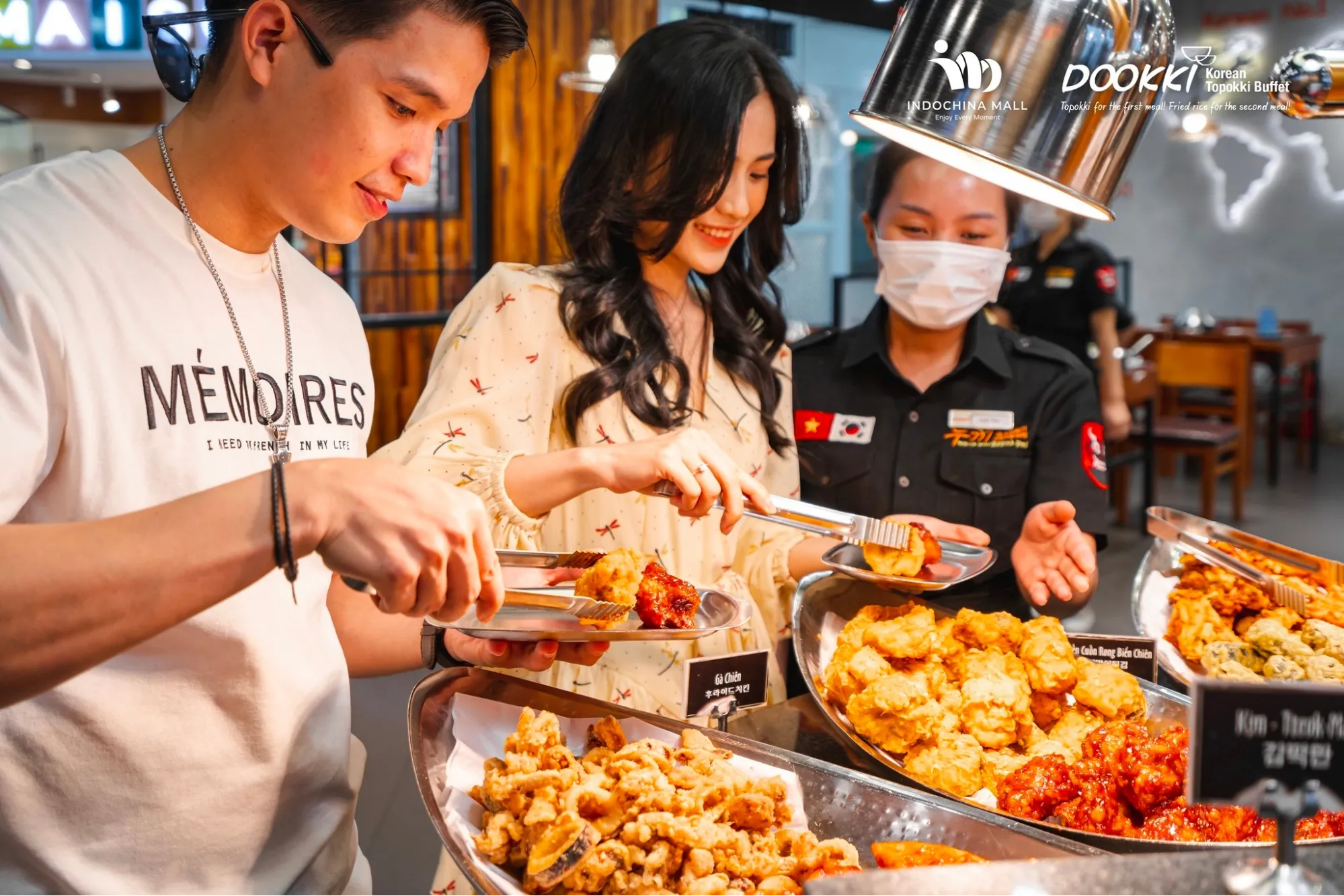 Nhân viên thân thiện, chuyên nghiệp là điểm cộng lớn tại Dookki