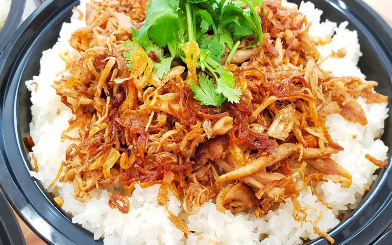 Món xôi gà hấp dẫn, cần lưu ý khi kết hợp giữa thịt gà và cơm nếp