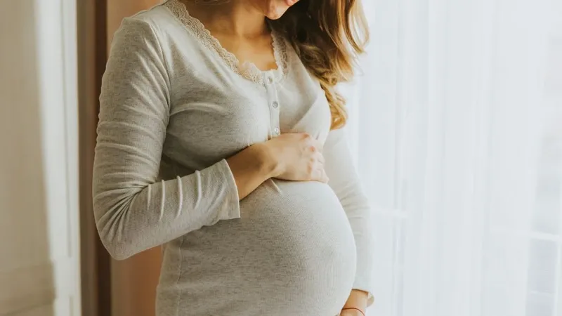 Người mang thai cần tham khảo ý kiến chuyên gia khi dùng lá mắc mật