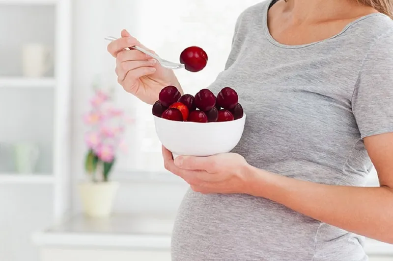 Mẹ bầu có thể ăn mận với liều lượng phù hợp