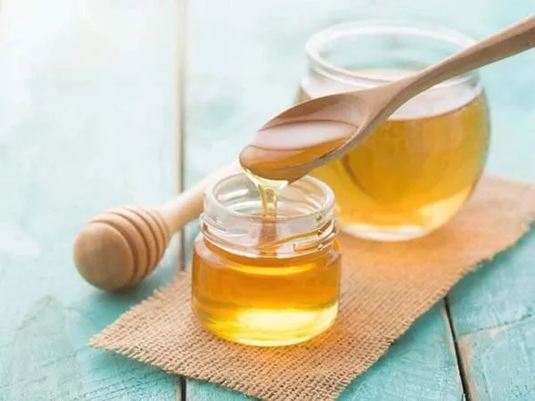 Mật ong kết hợp hành lá có thể gây ra vấn đề tiêu hóa như tiêu chảy, đầy bụng