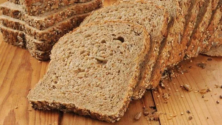 Người tiểu đường nên chọn loại bánh mì làm từ ngũ cốc nguyên hạt
