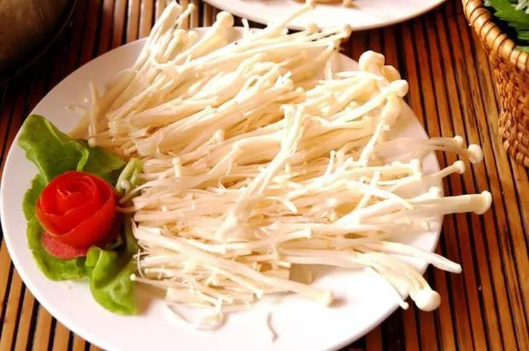 Nấm kim châm chứa nhiều hợp chất có lợi, giúp nâng cao sức khỏe hệ tim mạch