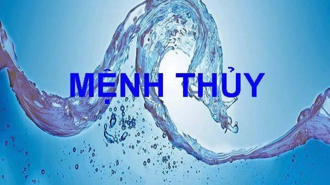 Một người phụ nữ đang trầm tư suy nghĩ, thể hiện tính cách hướng nội và sâu sắc của người mệnh Giản Hạ Thủy