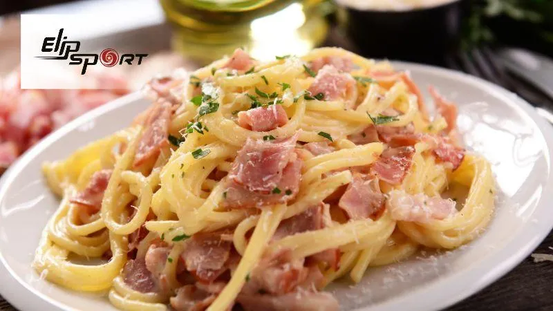 Mì Ý sốt kem có hương vị béo ngậy nhưng cũng chứa lượng kcal khá cao