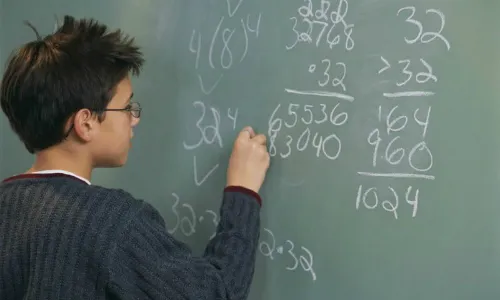 Du học sinh Việt tìm hiểu kiến thức toán lớp 12 tại Mỹ