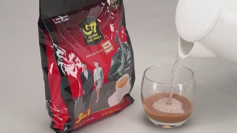 Ly cà phê sữa G7 với lớp sữa sánh mịn