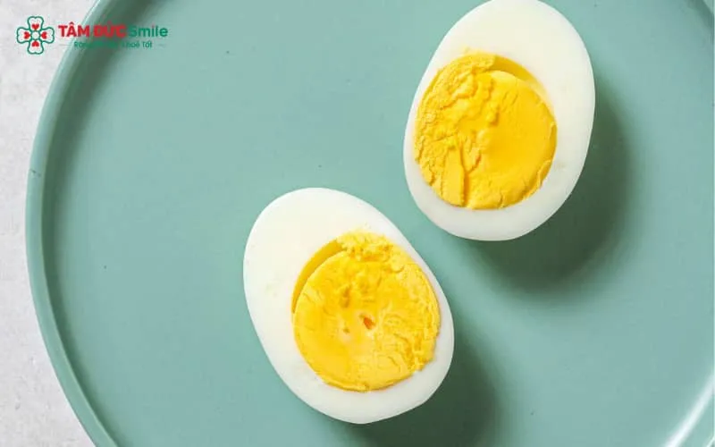 Hàm lượng calo trong một quả trứng gà dao động từ 68 đến 75 kcal
