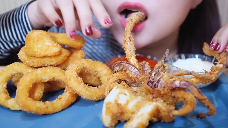 Không nên ăn mực được chiên rán nhiều dầu mỡ để tránh bị tăng cân