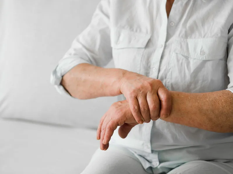 Người bệnh Gout không nên ăn cải bó xôi