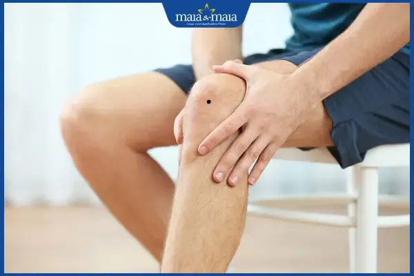 Vị trí nốt ruồi trên đầu gối của nam giới