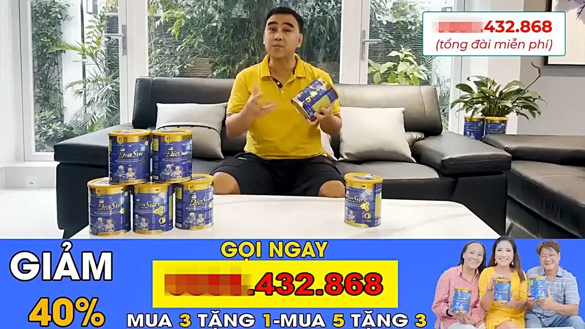 Nghệ sĩ Quyền Linh trong một buổi livestream quảng cáo sữa Diasure