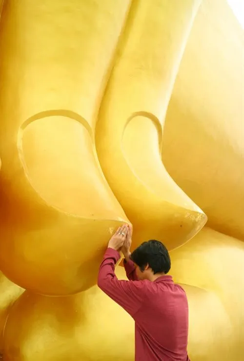 Người thực hành sám hối trong không gian tĩnh lặng, tâm thành kính