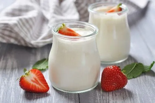So sánh hàm lượng calo giữa sữa chua không đường và sữa chua có đường