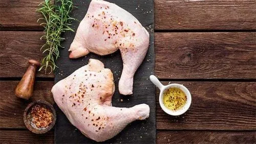 Người mắc bệnh gút ăn thịt gà cần được chế biến cẩn thận