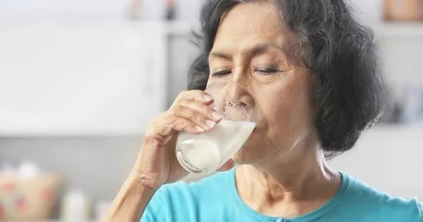 Liều lượng sữa Alpha Lipid dành cho người già là 1 muỗng mỗi ngày