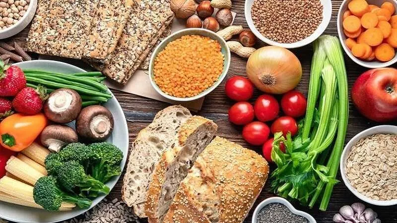 Có chế độ ăn uống đủ chất kết hợp cùng sữa chua nếp cẩm giúp giảm cân được tốt hơn