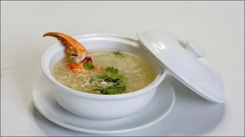 Một chén súp cua truyền thống với các thành phần cơ bản chứa khoảng 256 calo
