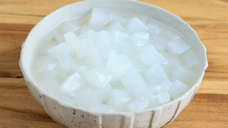 Thạch dừa trắng trong và mát lành