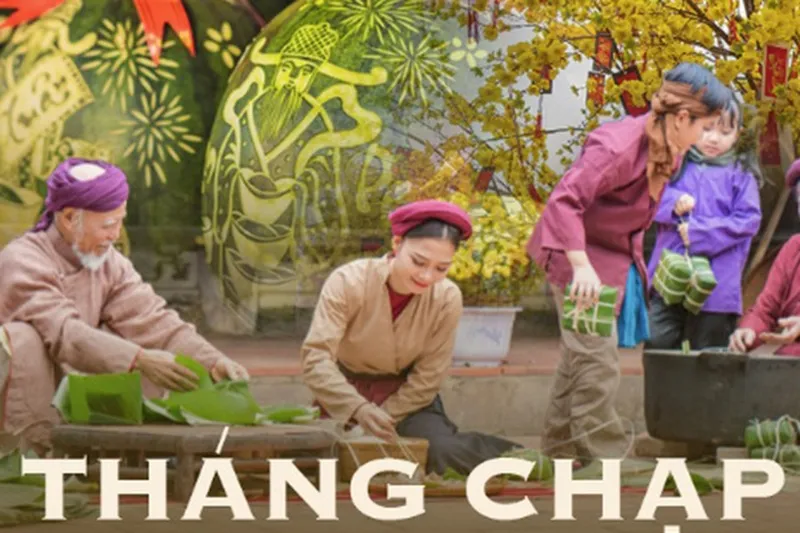 Cả gia đình quây quần bên nhau chuẩn bị đón năm mới theo lịch Âm