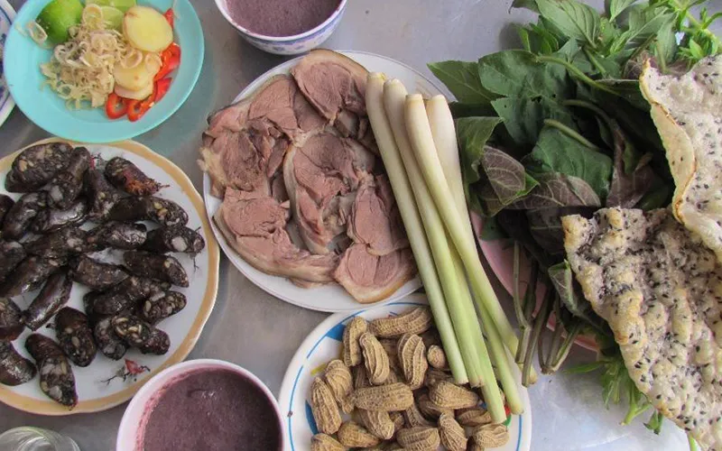 Thịt gà kết hợp cùng thịt chó gây ra chứng kiết lỵ hoặc tiêu chảy