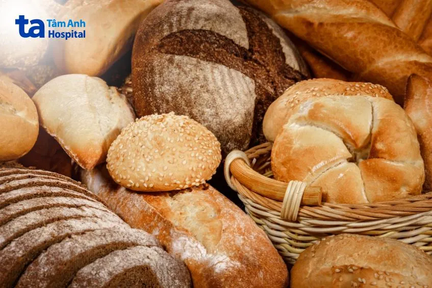 Bánh mì nguyên cám, cung cấp carbohydrate phức hợp và chất xơ