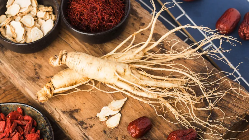 Không nên kết hợp tía tô với nhân sâm vì cả hai đều có tính nóng, dễ gây tăng nhiệt cơ thể, rối loạn tiêu hóa