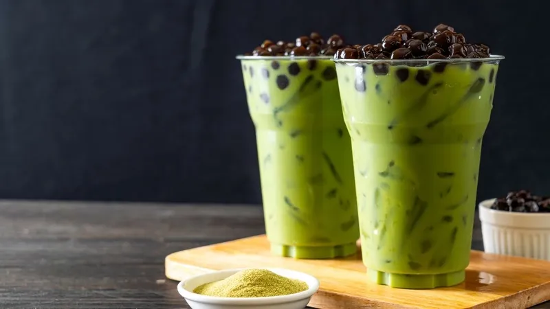 Các nguyên liệu để pha chế trà sữa Thái xanh với nhiều lựa chọn