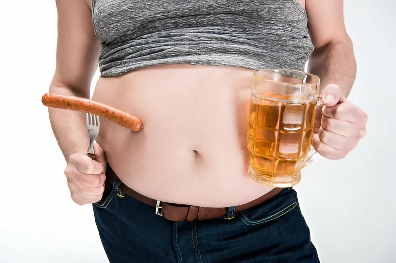 Ăn nhiều xúc xích chiên rán có thể gây tăng cân và ảnh hưởng đến sức khỏe